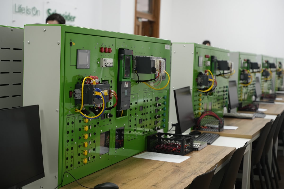 Қазақстан-Британ техникалық университетінде Schneider Electric  Industrial Automation LAB өнеркәсіптік автоматтандыру зертханасы ашылды