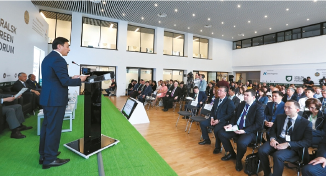 WKO Akim Altay Kulginov addresses the participants of the Uralsk Green Forum