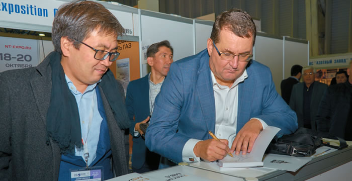 Autograph signing after the presentation