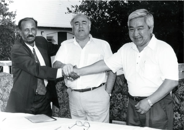 Left to right: Oil Minister of the Sultanate of Oman S. al-Shanfari, Deputy Prime
Minister of Russian V. Chernomyrdin, Deputy Prime Minister – Minister of Energy
and Fuel Resources of Kazakhstan K. Baykenov – 1992