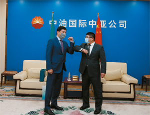 Deputy Mayor of Almaty Region B. Baizhumanov and Vice-President of CNPC Central Asia Mr. Lee Jung Hong