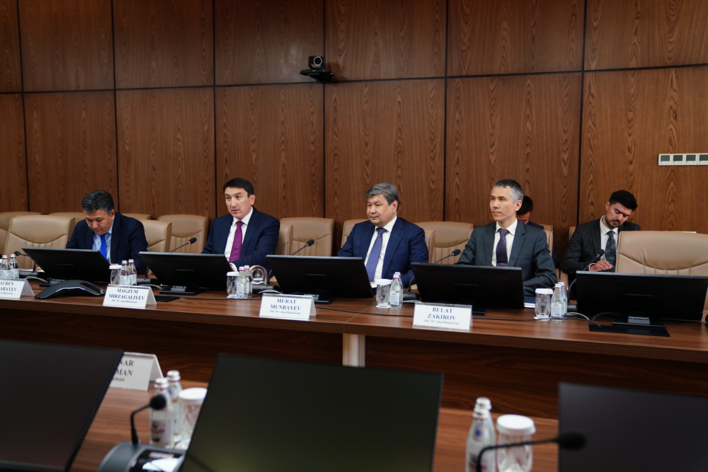 Председатель Правления АО НК «КазМунайГаз» Магзум Мирзагалиев  встретился со старшим вице-президентом корпорации ExxonMobil Нилом Чапманом.