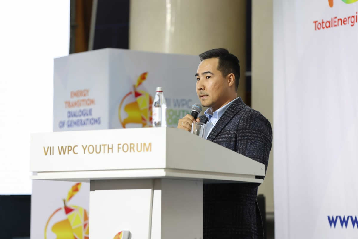 Роль молодых профессионалов обсудили на пленарной сессии VII молодежного форума ВНС