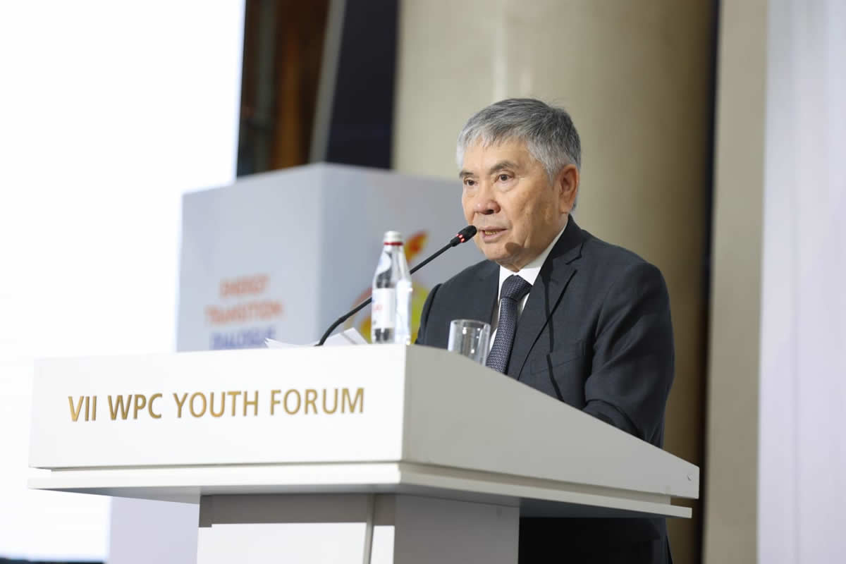 Роль молодых профессионалов обсудили на пленарной сессии VII молодежного форума ВНС
